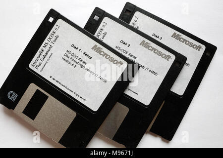 Disketten für die Installation des Microsoft DOS-Betriebssystems, Computersoftware Stockfoto
