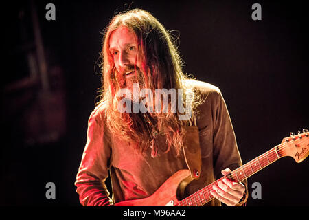 Norwegen, Oslo - März 12., 2018. Die amerikanische Blues Rock Band Chris Robinson Bruderschaft führt ein Live Konzert am Rockefeller in Oslo. Hier Sänger, Musiker und Songwriter Chris Robinson ist live auf der Bühne gesehen. (Foto: Gonzales Foto - Terje Dokken). Stockfoto