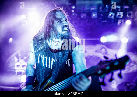 Norwegen, Oslo - 15. März 2018. Die amerikanische Thrash Metal Band Testament führt ein Live Konzert am Rockefeller in Oslo. Hier Bassist Steve Di Giorgio ist live auf der Bühne gesehen. (Foto: Gonzales Foto - Terje Dokken). Stockfoto