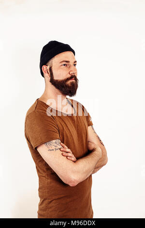 Mann mit Bart und Tattoos Stockfoto