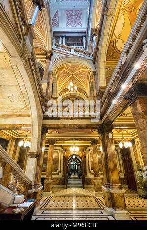 Innenansicht mit kunstvollen Atrium in Glasgow City Chambers mit italienischen Marmor Deko, George Square, Glasgow, Schottland, Vereinigtes Königreich. Stockfoto