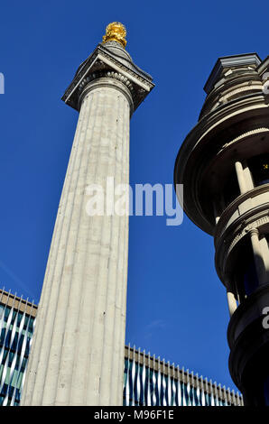 London, England, UK. Denkmal (zu den großen Brand von London) an der Kreuzung der Denkmal Straße und Fish Street Hill (dorischen Säule - 1677: Sir Christop Stockfoto