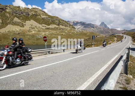 Berninabahn links St. Moritz, Schweiz, mit der Stadt von Tirano, Italien, über den Bernina Pass Stockfoto