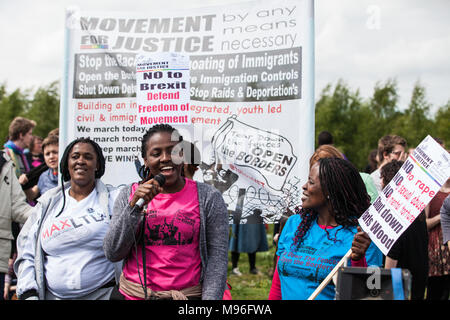 Milton Ernest, UK. 13 Mai, 2017. Aktivisten gegen Immigration Detention besuchen einen Protest außerhalb Yarl's Wood Einwanderung Ausbau entfernt. Stockfoto