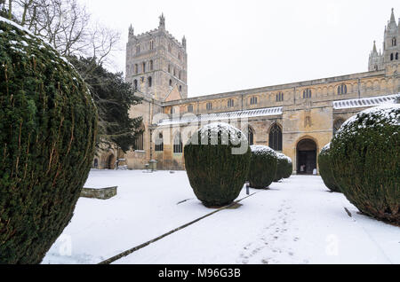 Tewkesbury Abbey im Schnee Stockfoto