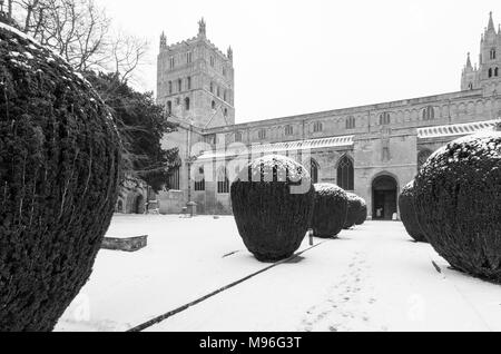 Tewkesbury Abbey im Schnee Stockfoto