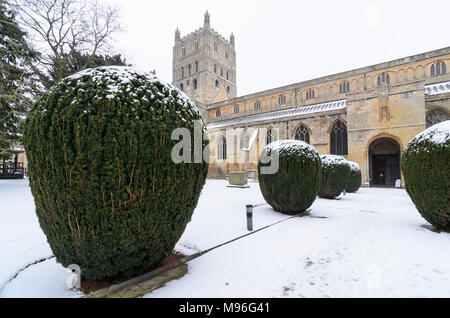 Tewkesbury Abbey im Schnee Stockfoto