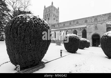 Tewkesbury Abbey im Schnee Stockfoto