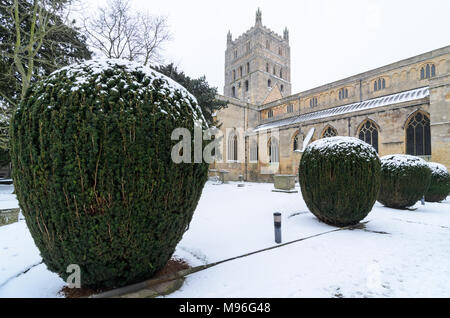 Tewkesbury Abbey im Schnee Stockfoto