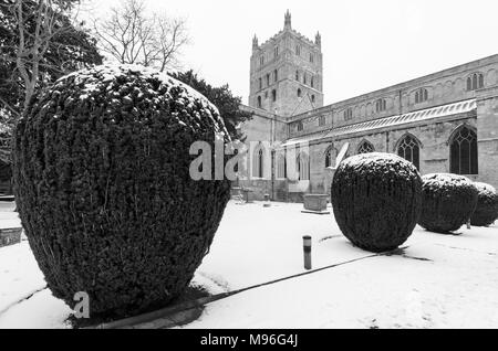 Tewkesbury Abbey im Schnee Stockfoto