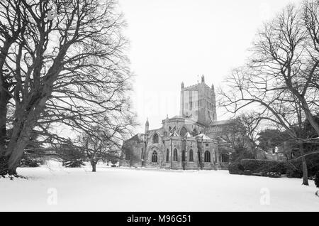 Tewkesbury Abbey im Schnee Stockfoto