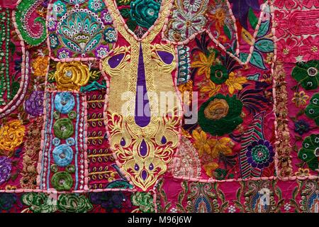 Detail Nahaufnahme der bunt bestickten Indischen textileDetail Rajashan Jaisalmer Indien Indische Stockfoto