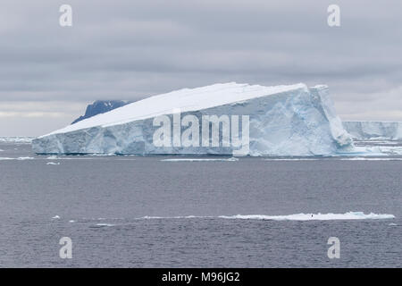 Tabellarische Eisberg im Weddellmeer, Antarktis Stockfoto