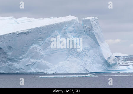 Tabellarische Eisberg im Weddellmeer, Antarktis Stockfoto