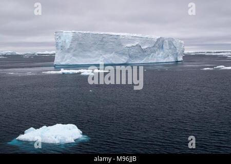 Tabellarische Eisberg im Weddellmeer, Antarktis Stockfoto