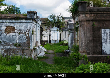 New Orleans, Louisiana - Juni 18, 2014: Gräber am Lafayette Friedhof Nr. 1 in der Stadt von New Orleans, Louisiana, USA Stockfoto