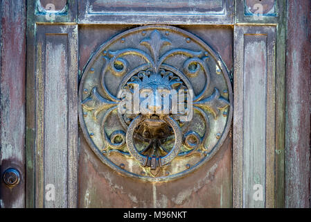 Detail von einem Grabstein in La Recoleta Friedhof, Viertel Recoleta, Buenos Aires, Argentinien Stockfoto