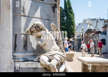 Statue von Angel in La Recoleta Friedhof, Viertel Recoleta, Buenos Aires, Argentinien Stockfoto