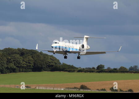 01-0028, eine Gulfstream C-37 ein, die von der United States Air Force betrieben, am Flughafen Prestwick, Ayrshire. Stockfoto