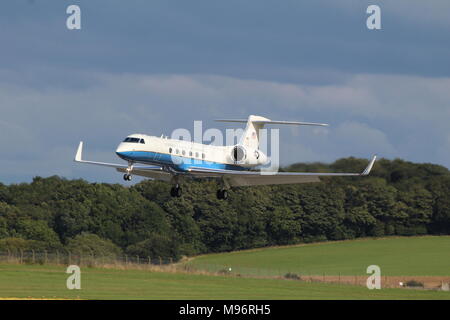 01-0028, eine Gulfstream C-37 ein, die von der United States Air Force betrieben, am Flughafen Prestwick, Ayrshire. Stockfoto