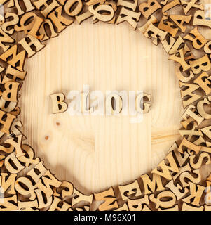 Holz- Buchstaben, blog, das englische Alphabet. Bildschirmschoner auf Ihren Blog. Stockfoto