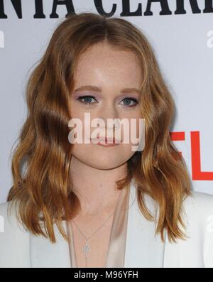 Los Angeles, CA, USA. 22 Mär, 2018. Liv Hewson in der Ankunftshalle für NETFLIX SANTA CLARITA DIÄT 2 Saison Premiere ArcLight Hollywood, Los Angeles, CA 22. März 2018. Credit: Elizabeth Goodenough/Everett Collection/Alamy leben Nachrichten Stockfoto