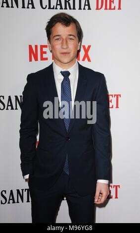 Los Angeles, CA, USA. 22 Mär, 2018. Skyler Gisondo in der Ankunftshalle für NETFLIX SANTA CLARITA DIÄT 2 Saison Premiere ArcLight Hollywood, Los Angeles, CA 22. März 2018. Credit: Elizabeth Goodenough/Everett Collection/Alamy leben Nachrichten Stockfoto