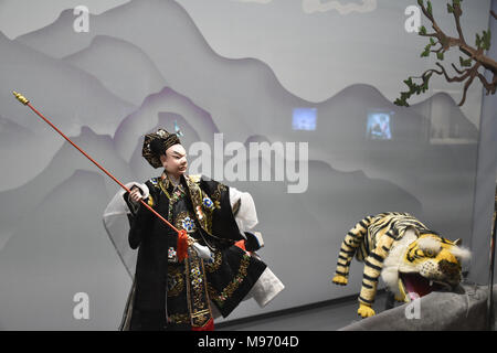 Peking, Peking, China. 23 Mär, 2018. Peking, China-22. März 2018: eine Marionette Ausstellung ist im Nationalmuseum in Peking statt, bei denen exquisite puppen aus holz. Credit: SIPA Asien/ZUMA Draht/Alamy leben Nachrichten Stockfoto