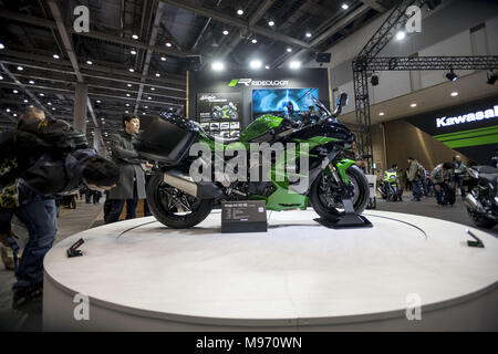 Bukarest, Rumänien. 26. Mai 2023: Ein Motorrad Kawasaki Ninja H2 SX SE wird  am Bosch Stand während der TechExpo 2023 im ROMEXPO Exhibition Center in  Bukarest ausgestellt. Die TechExpo ist das größte
