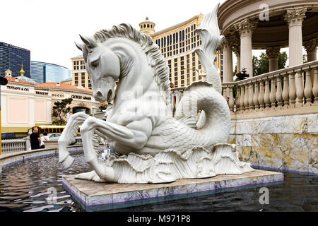 Touristische Blick auf die Statue von Pferd im Caesars Palace, Las Vegas, Narvarda während des Tages. U.S.A Stockfoto