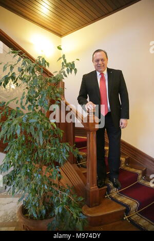 Neapel, Italien. 23. März, 2018. Der Minister für Tourismus der Republik Argentinien, Gustavo Santos, während einer Pressekonferenz auf der Vesuvio Hotel. Der Minister ist in Neapel die Idee der 'vorhanden'''''' Cousine Tag'. Eine Vereinbarung mit dem Bürgermeister von Neapel Luigi De Magistris, Reiseveranstalter und Fluggesellschaften, die einen Flug von Italien nach Buenos Aires und umgekehrt, zu einem günstigen Preis ermöglichen, damit die italienische Familien mit Verwandten, die nach Argentinien ausgewandert und Unterstützung 'Familie' Tourismus zu vereinen. Credit: Unabhängige Fotoagentur Srl/Alamy leben Nachrichten Stockfoto