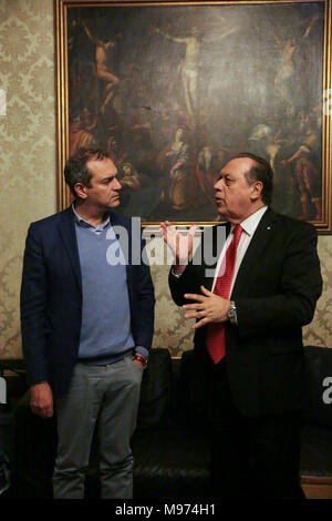 Neapel, Italien. 23. März, 2018. Der Minister für Tourismus der Republik Argentinien, Gustavo Santos, während einer Pressekonferenz auf der Vesuvio Hotel. Der Minister ist in Neapel die Idee der 'vorhanden'''''' Cousine Tag'. Eine Vereinbarung mit dem Bürgermeister von Neapel Luigi De Magistris, Reiseveranstalter und Fluggesellschaften, die einen Flug von Italien nach Buenos Aires und umgekehrt, zu einem günstigen Preis ermöglichen, damit die italienische Familien mit Verwandten, die nach Argentinien ausgewandert und Unterstützung 'Familie' Tourismus zu vereinen. Credit: Unabhängige Fotoagentur Srl/Alamy leben Nachrichten Stockfoto