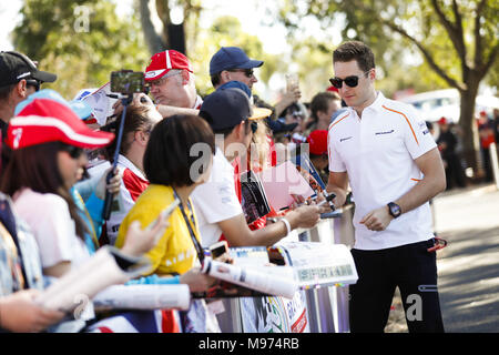 Melbourne, Australien. 23 Mär, 2018. VANDOORNE Stoffel (Bel), McLaren Renault MCL33, Porträt Autogramme mit Ventilatoren während 2018 Formel 1 in Melbourne, Australian Grand Prix, vom 22. bis 25-Foto Motorsport: FIA Formel Eins-Weltmeisterschaft 2018, Melbourne, Victoria: Motorsport: Formel 1 2018 Rolex Grand Prix von Australien, Quelle: dpa/Alamy leben Nachrichten Stockfoto