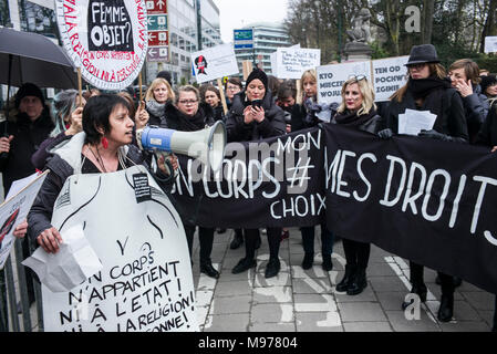 Brüssel, Bxl, Belgien. 23 Mär, 2018. Polnische Frauen halten den Protest in Brüssel, Belgien am 23.03.2018 Feministinnen Organisationen und Unterstützer bei der Europäischen Union in Brüssel versammelt, um gegen die Verschärfung des Abtreibungsrechts in Polen von Wiktor Dabkowski Kredit zu protestieren: Wiktor Dabkowski/ZUMA Draht/Alamy leben Nachrichten Stockfoto