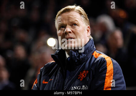 Amsterdam, Niederlande. 23 Mär, 2018. Niederlande Manager Ronald Koeman vor dem Freundschaftsspiel zwischen den Niederlanden und England an der Johan Cruyff Arena am 23. März 2018 in Amsterdam, Niederlande. (Foto von Daniel Chesterton/phcimages.com) Credit: PHC Images/Alamy leben Nachrichten Stockfoto