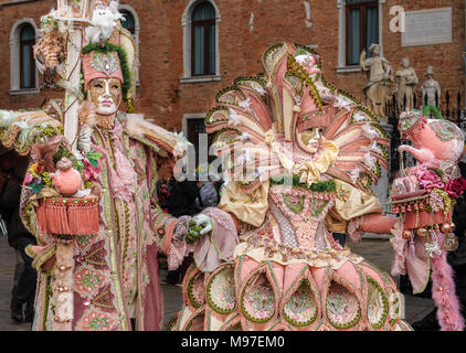 Karneval in Venedig Masken und Kostüme zeigen Stockfoto