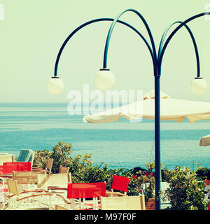 Griechenland Coffee Shop und Meer, Eindrücke von Griechenland Stockfoto