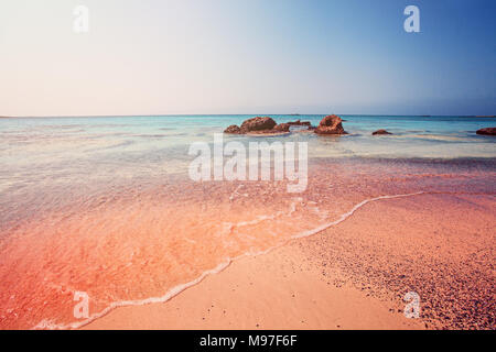 Erstaunlich Elafonissi Strand auf Kreta, Griechenland. Rosa Sand, blaues Wasser Stockfoto
