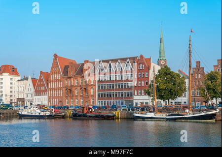 Historische Stadtbild mit Museumshafen an der Trave, Lübeck, Ostsee, Schleswig-Holstein, Deutschland, Europa Stockfoto