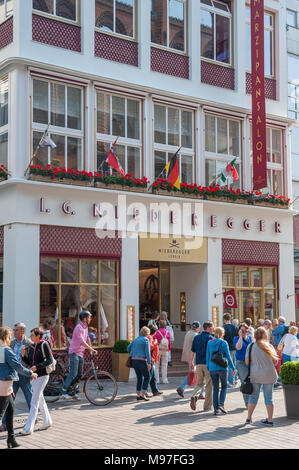 Café Niederegger, Sitz in der Fußgängerzone Breite Straße, Lübeck, Ostsee, Deutschland, Europa Stockfoto