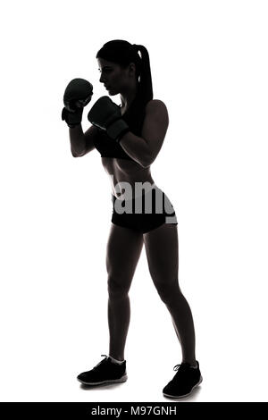 Eine kaukasische Frau boxing Training in silhouette Studio auf weißem Hintergrund Stockfoto