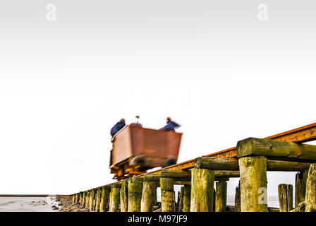 Deutschland, Schleswig-Holstein, Hallig, Oland, Lore, Lorendamm Stockfoto