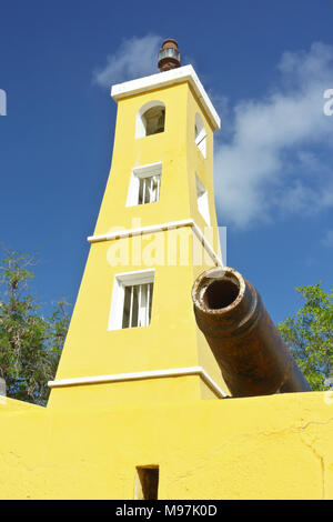 Gelb gestrichenen Leuchtturm in Kraledijk, Bonaire, Niederländische Antillen, Karibik, Baujahr 1932 Stockfoto