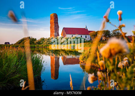 Deutschland, Schleswig-Holstein, Pellworm, Inselkirche St. Salvator, Turmruine Stockfoto