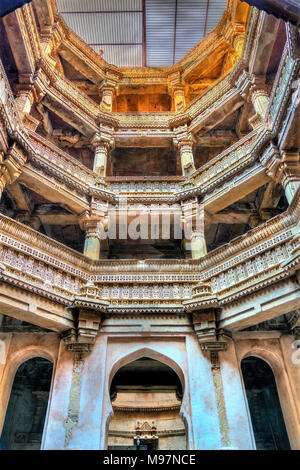 Adalaj oder Rudabai Stepwell in Adalaj Dorf in der Nähe von Ahmedabad, Gujarat, Indien Stockfoto