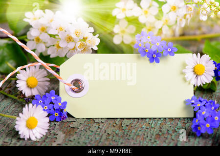 Papier-Karte für Geschenk am Valentinstag Stockfoto