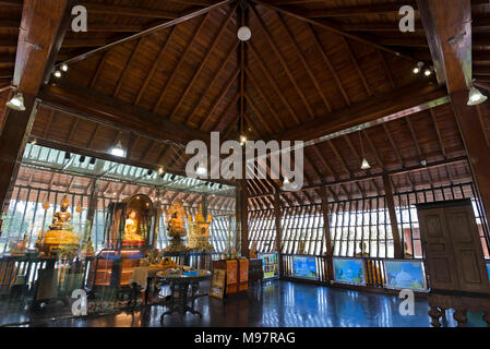 Horizontale Ansicht innerhalb der Seema Malaka Tempel in Colombo, Sri Lanka. Stockfoto