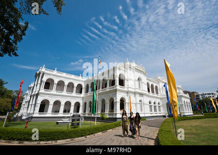 Horizontale Ansicht des Nationalmuseums von Colombo, aka der Sri Lanka National Museum, in Colombo, Sri Lanka. Stockfoto