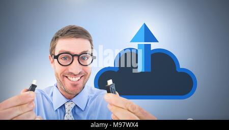 Mann hält Kabelanschlüsse mit Cloud hochladen Stockfoto