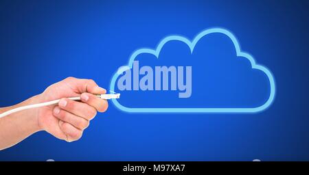 Hand mit Kabel Verbindung mit Cloud Stockfoto